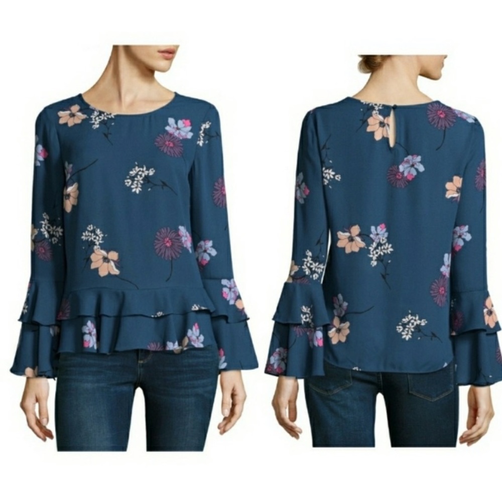 Floral bell sleeve blouse🌸